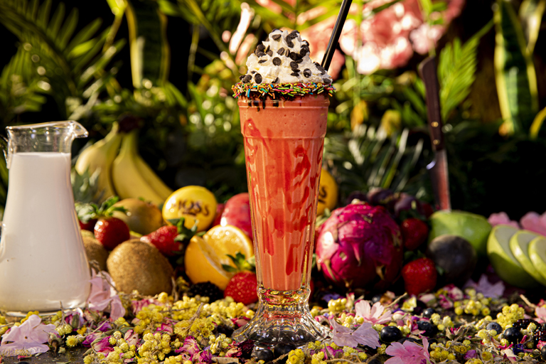 ÇİLEKLİ MILKSHAKE